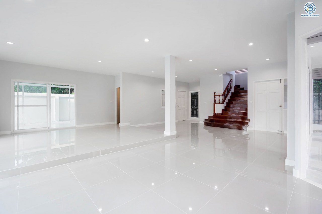 บ้านมือสองตกแต่งใหม่ โครงการ รัชชา2 บางใหญ่ เนื้อที่ 60 ตร.ว. ฟังก์ชัน 3 ห้องนอน 3 ห้องน้ำ 1 ห้องอเนกประสงค์ จอดรถได้ 2 คัน บนทำเลใกล้ถนนใหญ่เพียง 100 เมตร เชื่อมต่อถ.กาญจนาภิเษก ใกล้เซ็นทรัลเวสต์เกต ทางด่วน "ศรีรัช" และรถไฟฟ้าสายสีม่วง "สถานีสามแยกบางใหญ่"